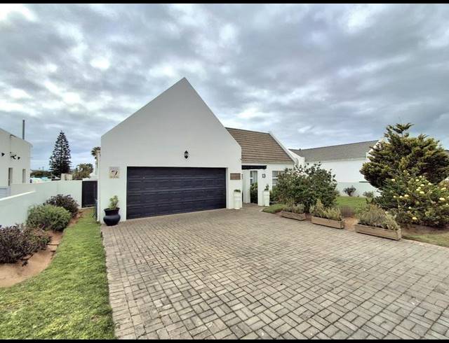 3 BEDROOM HOUSE FOR SALE IN GOLDEN MILE